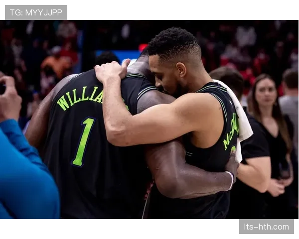 战术花絮:镜头捕捉到鹈鹕主帅场边指示球员坚决攻击对手边路防守 战术花絮:镜头捕捉到鹈鹕主帅场边指示球员坚决攻击对手边路防守